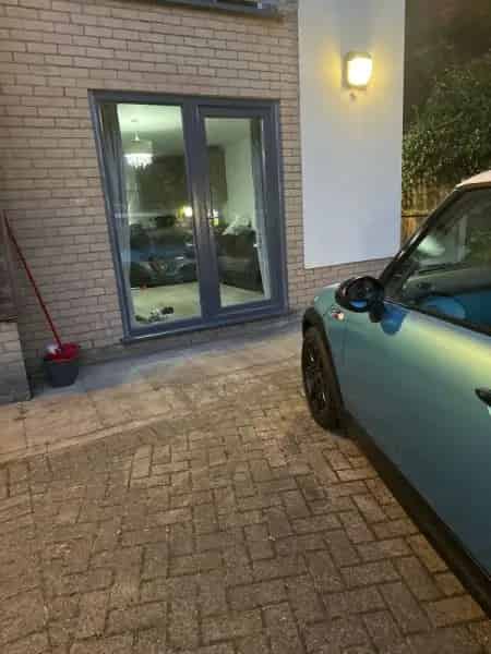 2 Bedroom Ground Floor Flat Near Schools and Shops