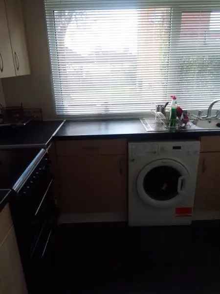 1 Bedroom Ground Floor Flat Hitchin Communal Garden Dog Friendly