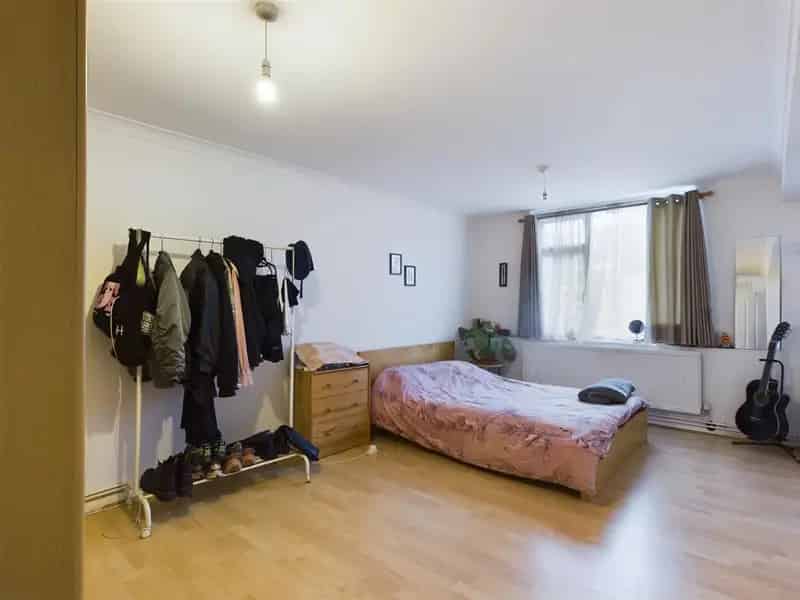 2 Bedroom Apartment Near Brick Lane