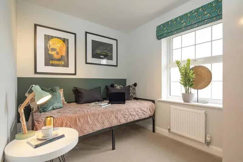 4 Bed House for Sale  Upgraded Kitchen South East Garden