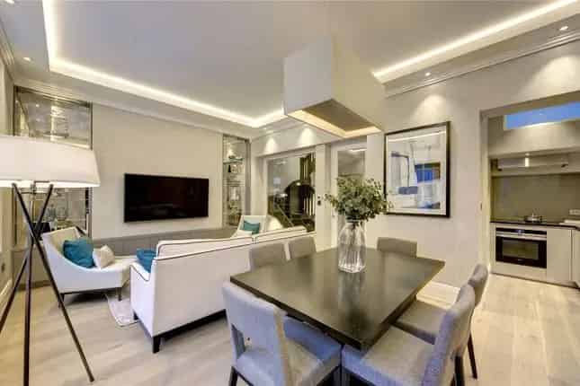 Mews house for sale in Montagu Square, London W1H