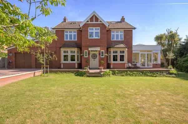 Impressive Victorian Home with Open Plan Living and Extensive Gardens
