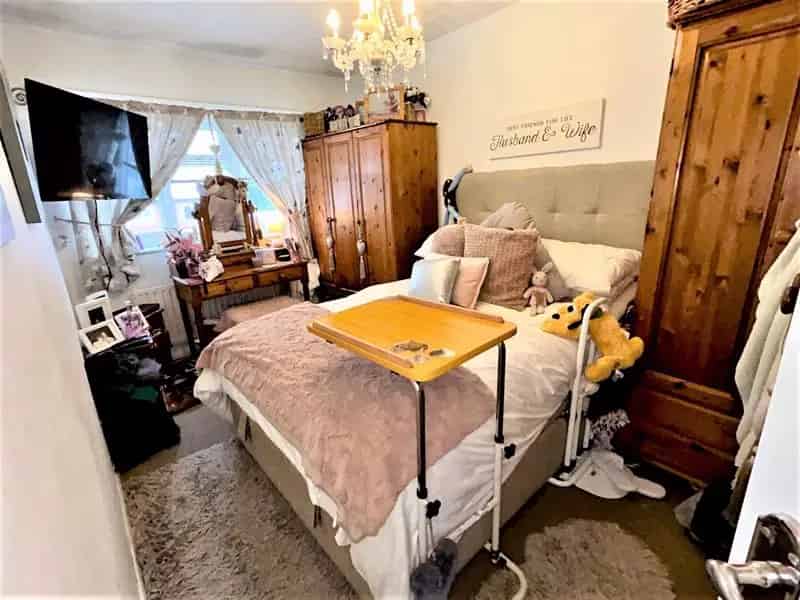 3 Bedroom Semi-Detached House to Rent
