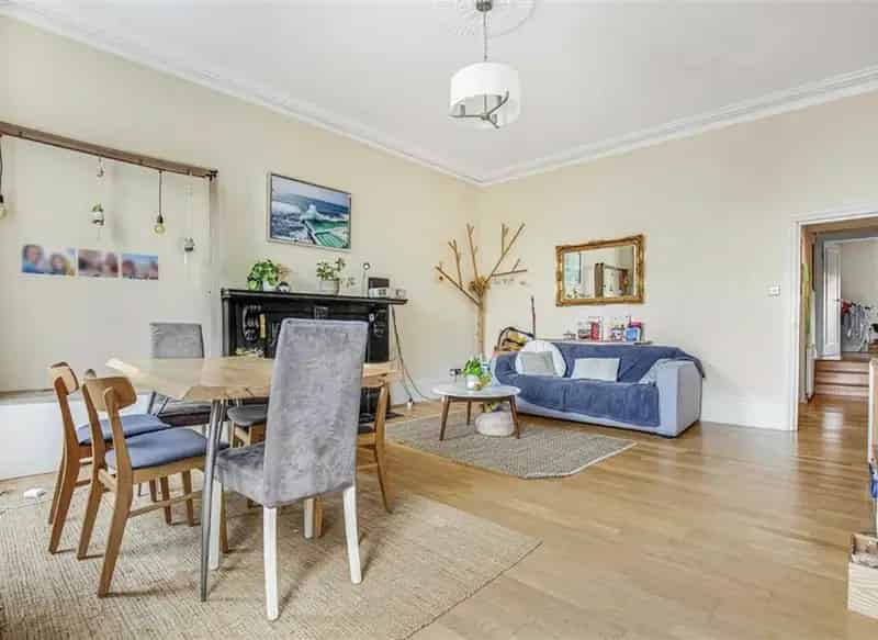 2 Double Bedroom Flat Earls Court Redcliffe Square