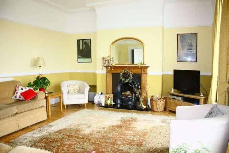 8 bed house for sale