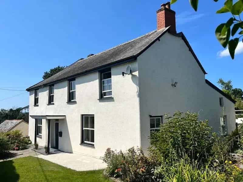 5-6 Bedroom Georgian Farmhouse with 3 Acres