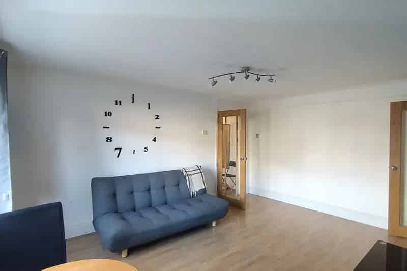 Spacious One Bedroom Flat Ealing Broadway Zero Deposit Available