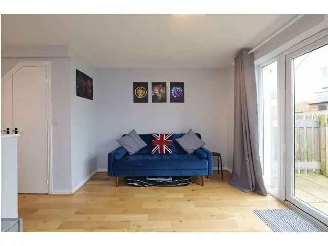 2 bedroom end-terraced house for sale