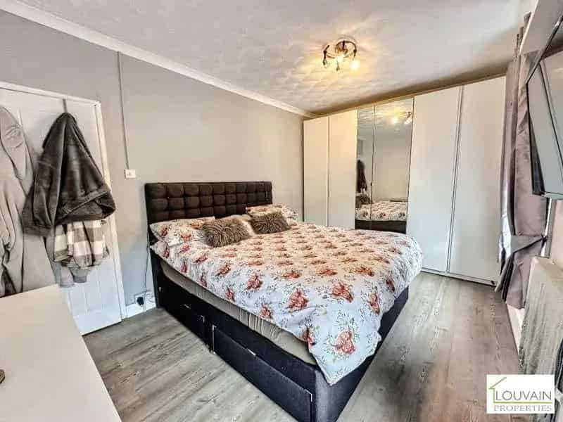 3 Bed House For Sale Near Train Station and Amenities