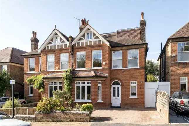 Semi Detached House for Sale in London SW15