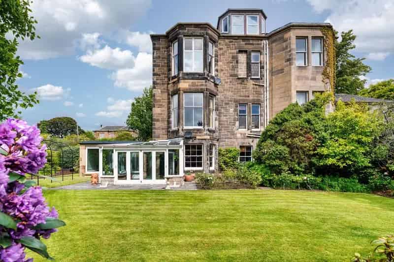 4 Bedroom Flat for Sale in Edinburgh