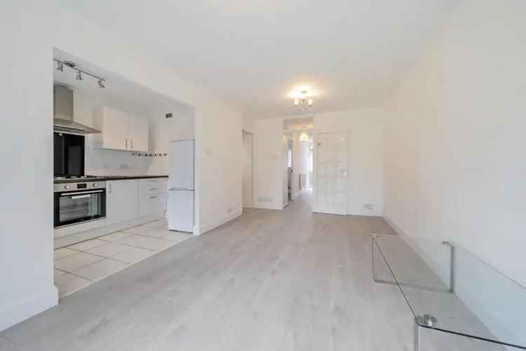 One Double Bedroom Ground Floor Apartment Southfields