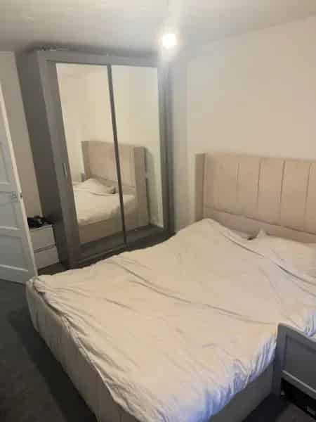 2 Bed Maisonette with Garden and Balcony Near Shops and Schools