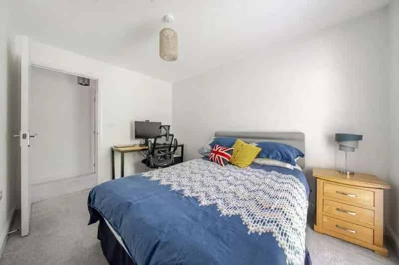 2 Bed Flat for Sale in Basingstoke