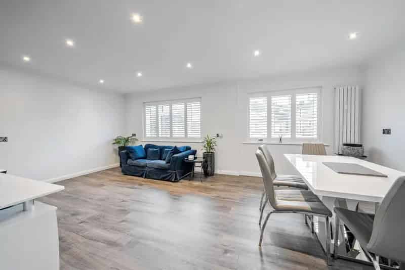 Three Double Bedroom Semi-Detached House Near Pickhurst School