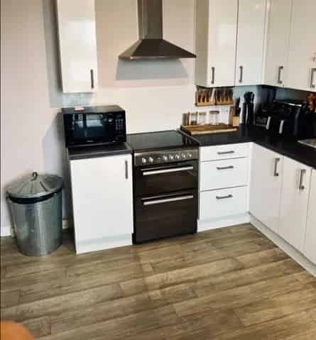 2 Bed Flat with Large Roof Terrace - No Shared Walls