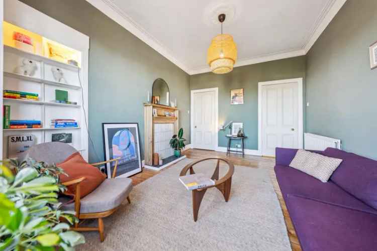 Immaculately Presented Top Floor Flat in Cathcart