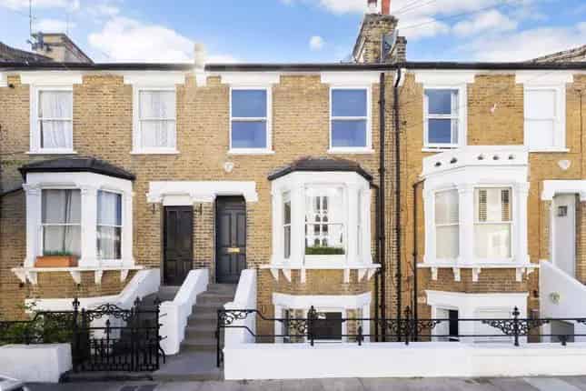 Detached House for Sale in London W6