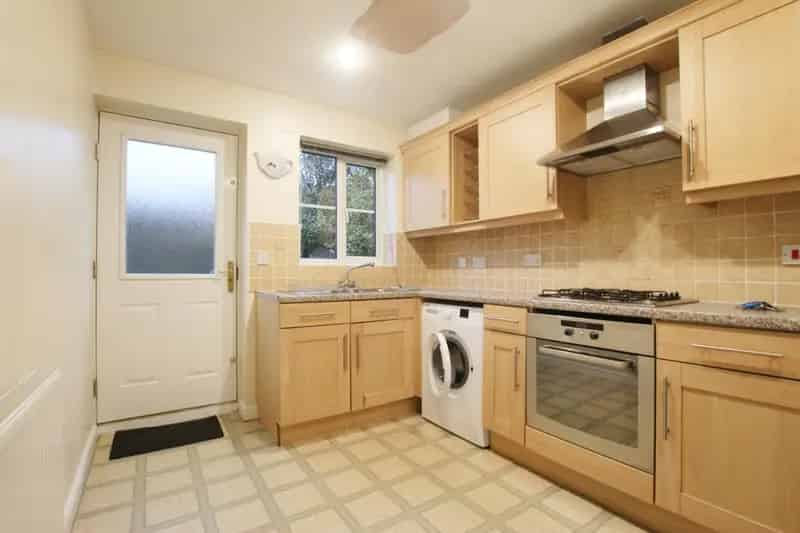 3 Bedroom Detached House To Let Eldwick Village
