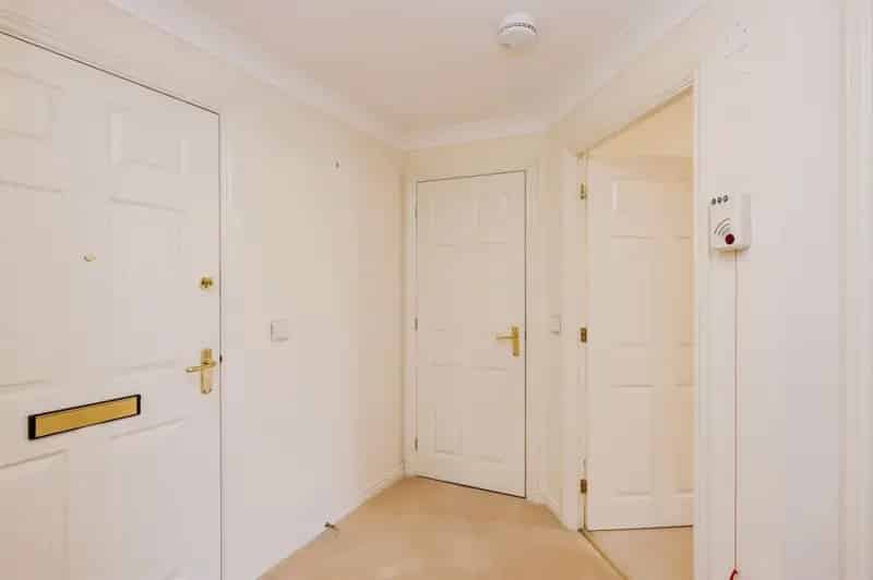 2 Bedroom Ground Floor Flat Gorseinon Cwrt Hywel