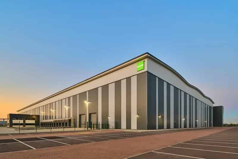 240884 sq ft Distribution Warehouse - 18m Clear Height - 20 Loading Docks