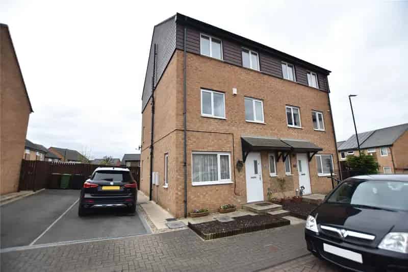 3 Storey Semi Detached House with Versatile Space