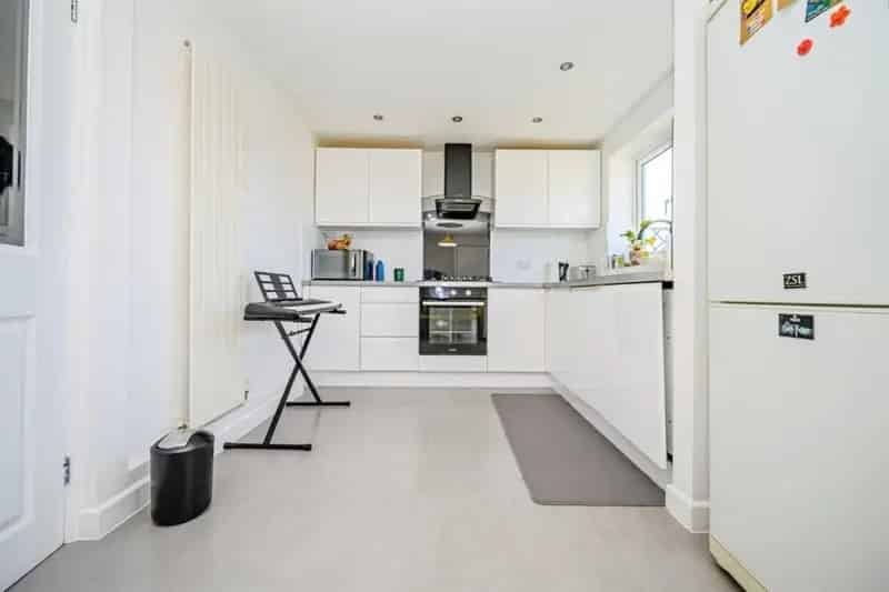 Two Bedroom Mid-Terraced House Near Amenities and Schools