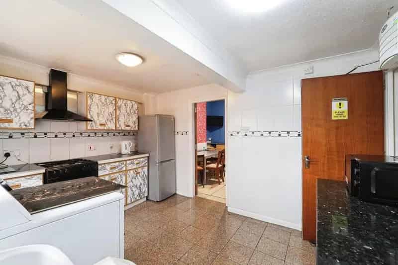 10 Bedroom Detached House for Sale