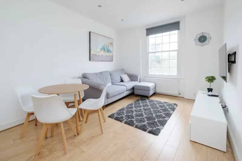 3 Bedroom Flat for Sale near Holloway Road Tube