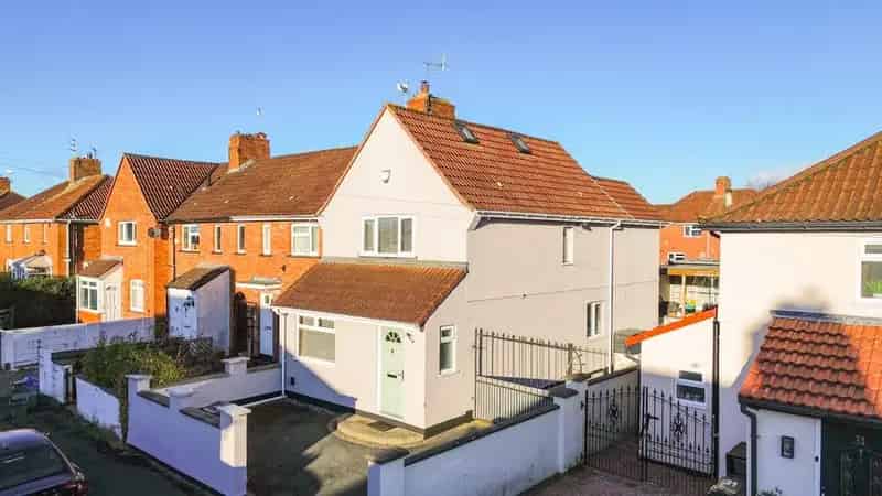 2 3 Bed End Terrace House Bristol Large Outbuilding Parking