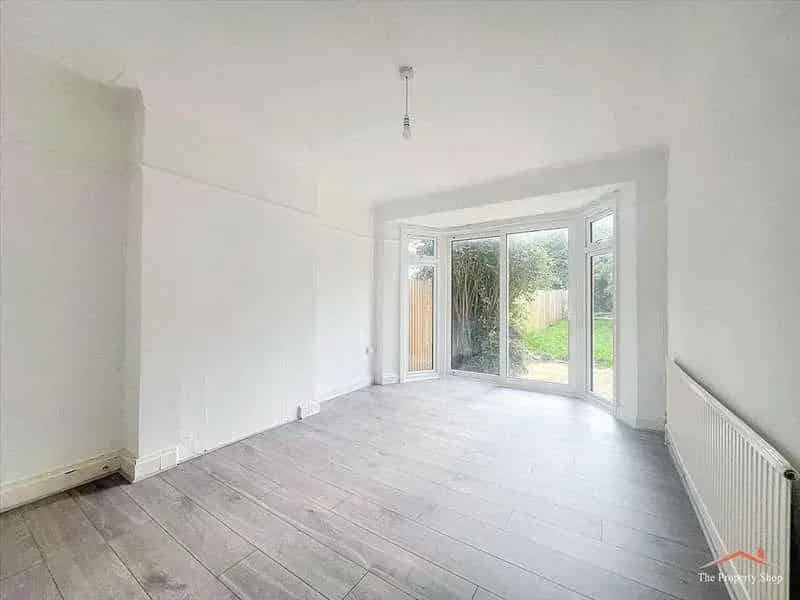 3 Bed Semi-Detached House for Sale Edgware
