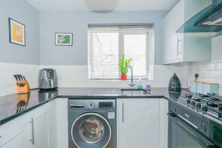 3 Bedroom Family Home Near Durrington Station