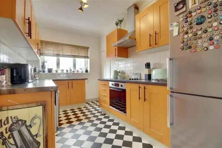 2 Bed Flat for Sale in Portsmouth - First Time Buyers & Investors