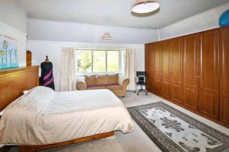 5 Bed House for Sale Kings Drive
