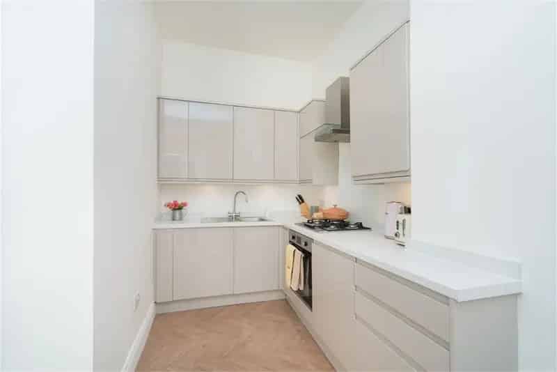 2 Bed Flat Tollcross Edinburgh Modern Kitchen Central Location