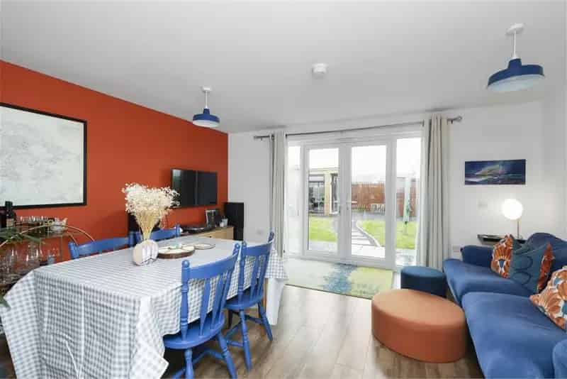 3 Bed End Terraced House with Garden Room and EV Charger