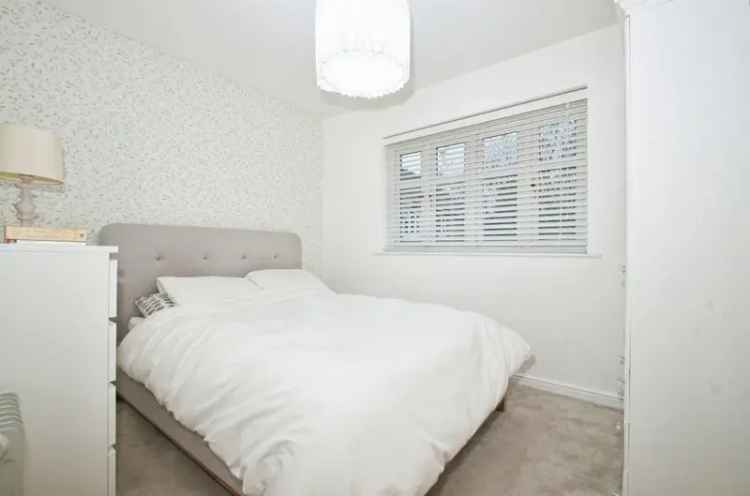 2 Bedroom Maisonette with Parking and Communal Gardens