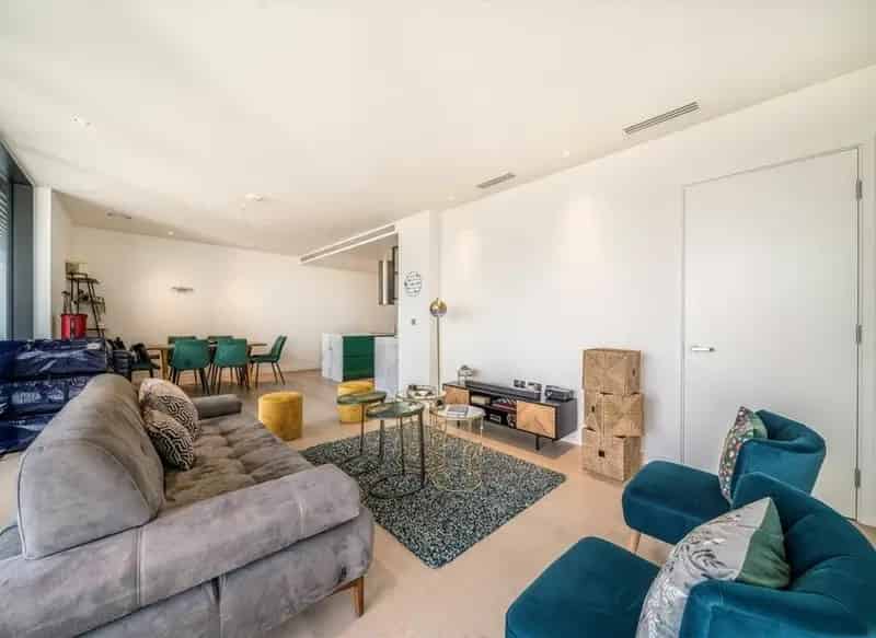 Two Bedroom Apartment in Wards Place Canary Wharf