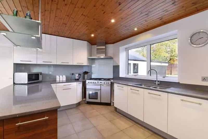 4 Bed House for Sale Family Home with Pool and Studio
