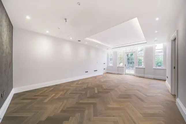 Luxury 2-Bed Flat Hampstead Garden Suburb 1525 sq ft Private Terrace