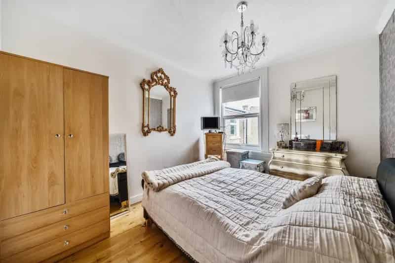 5 Bed House Near Seven Sisters Station - Chain Free