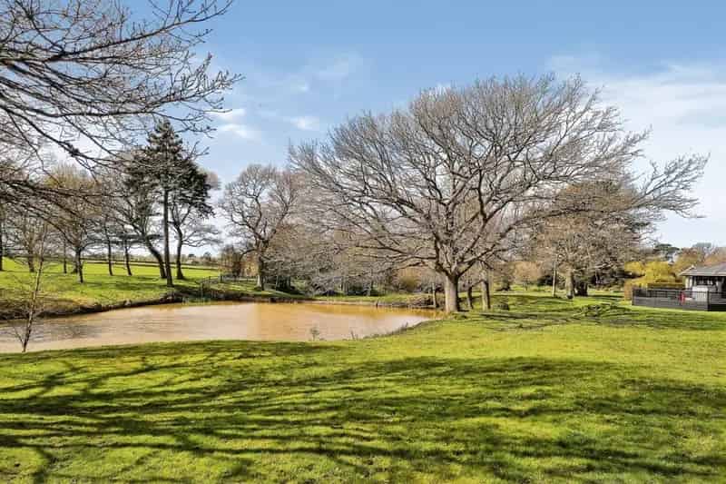 Stunning 2-Bed Park Home in Blackboys Countryside