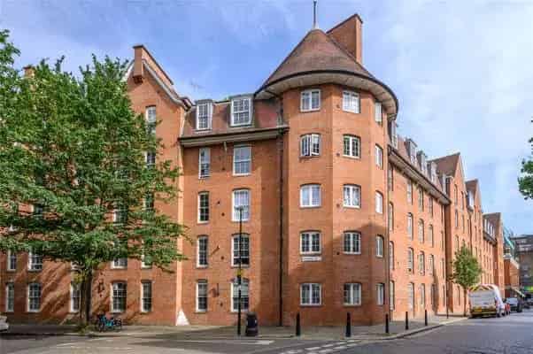 Three Double Bedroom Apartment in Boundary Estate London