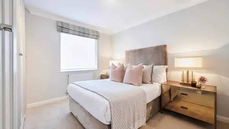 2-Bedroom Apartment South Kensington 675 sq ft