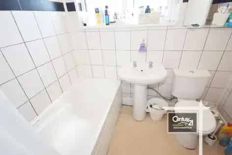 4 Bedroom House Near Solent University Southampton