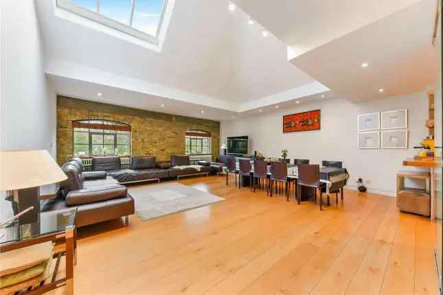 Flat for sale in Battersea Square, London SW11