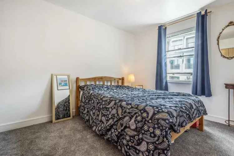 Flat For Sale in London, England