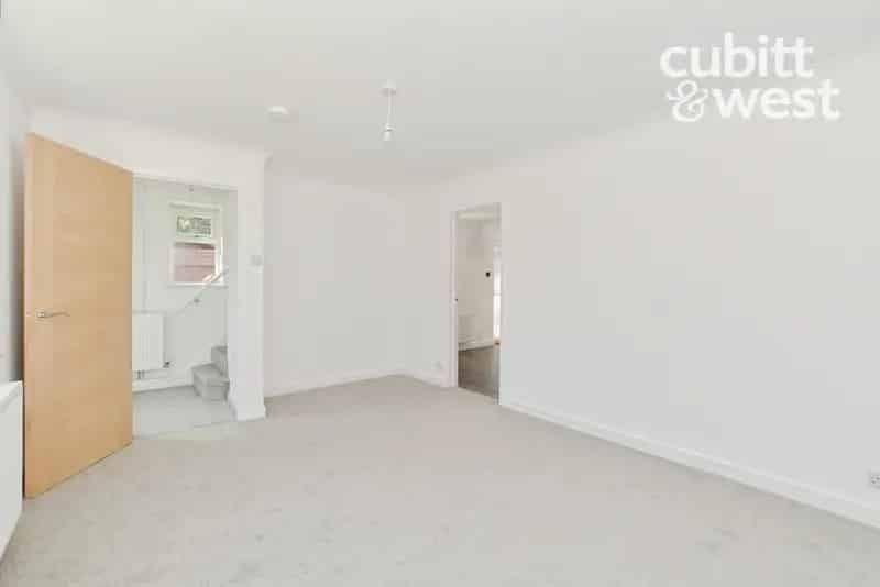 3 Bedroom Semi-Detached House to Rent Southwater