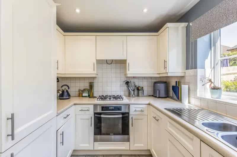 3 Bedroom Detached House for Sale in Aley Green