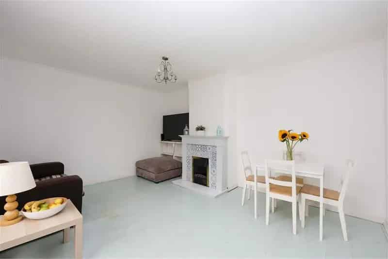 3 Bed Terraced House with Garden and Parking